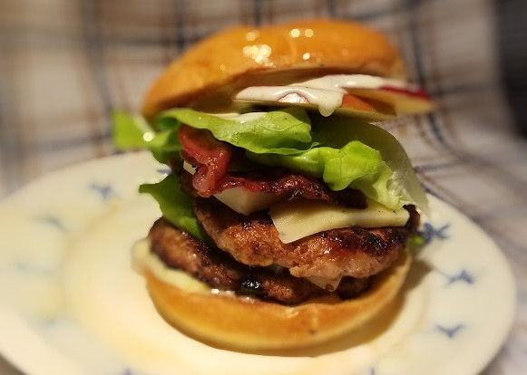 Burger de porc aux pommes
